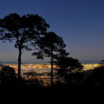Monterrey at night seen from the descent of El Pinal
